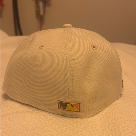 New Era White Fitted Cap with Embroidered Logo - Picture 5 of 7